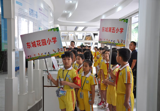 東城花園小學(xué)來優(yōu)科開展科普體驗活動-1.jpg
